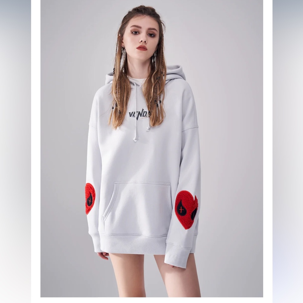 Venque “Amoo love” heart logo hoodie (size: S)